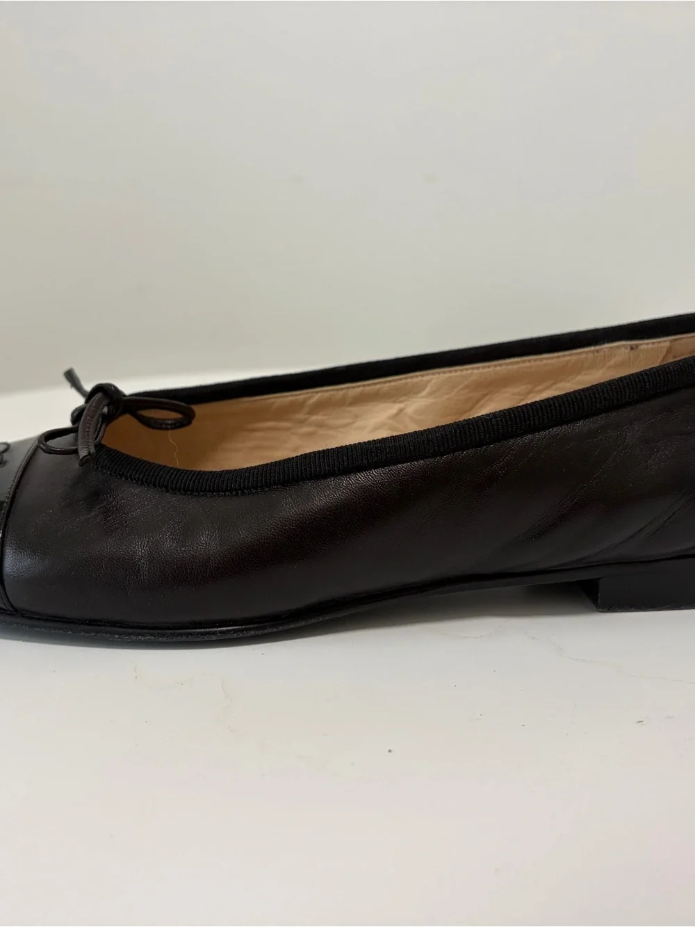 CHANEL Black Lambskin & Patent Calfskin Ballet Flats size 39